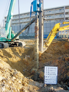 写真:基礎杭撤去工事